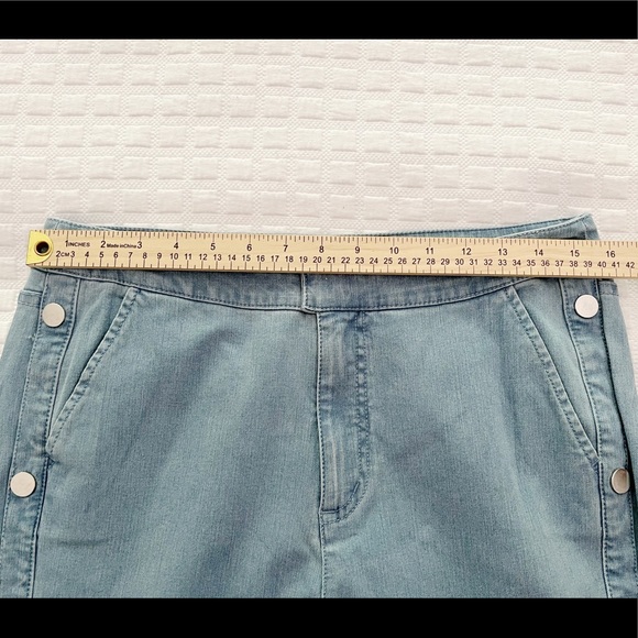 A350330 G.I.L.I. Dual Stretch Side Button Flare Jeans LIGHT WASH Size 10 Boho - Picture 4 of 9